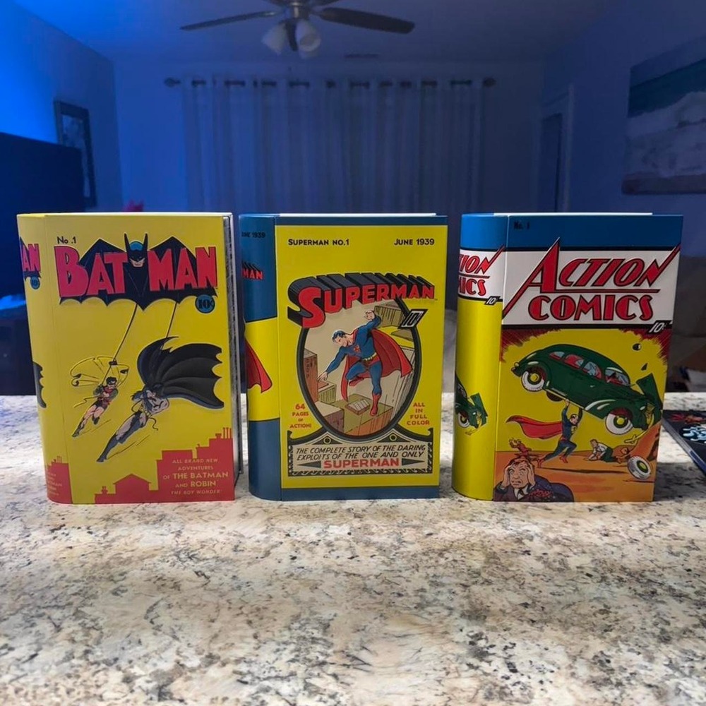 DC Comics Legends Forever 90th Anniversary Popcorn Bucket & Lanyard Set Of 3 AMC